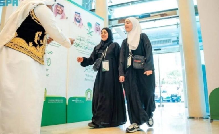 Conjoined Twin Families Arrive as King Salman’s Guests to Perform Hajj