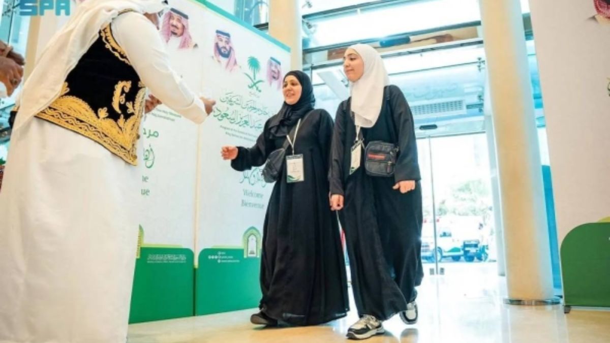 Conjoined Twin Families Arrive as King Salman’s Guests to Perform Hajj