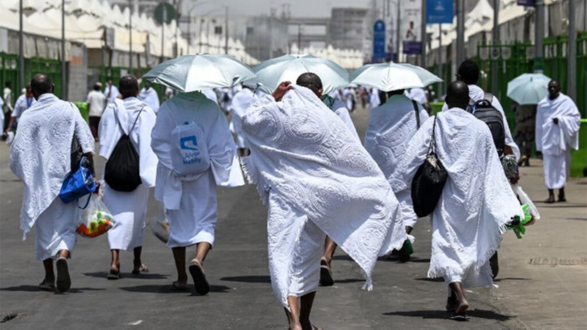 Authorities Arrest 8 Suspects for Allegedly Transporting 28 Individuals Who were not Allowed to Perform Hajj