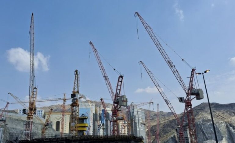 Oil Updates: Middle East Tensions Lessen as Prices Decline due to Increased US Crude Inventories