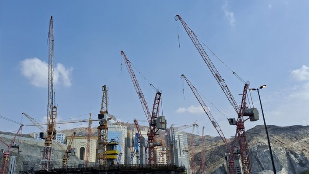 Oil Updates: Middle East Tensions Lessen as Prices Decline due to Increased US Crude Inventories