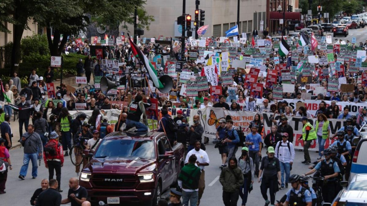 Illinois Governor Slams Trump as ‘Wannabe Dictator’ After Chicago Threat