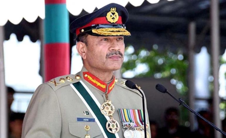 Pakistani Army Chief Receives King Abdulaziz Medal from Saudi Arabia