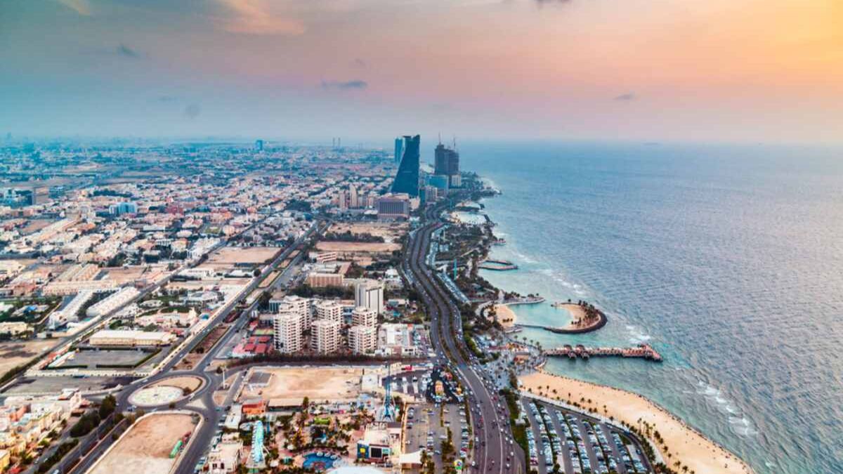 Saudi Domestic Tourism Spending Soars 18% in Q3: What's Driving the Growth? - The Arab Mashriq