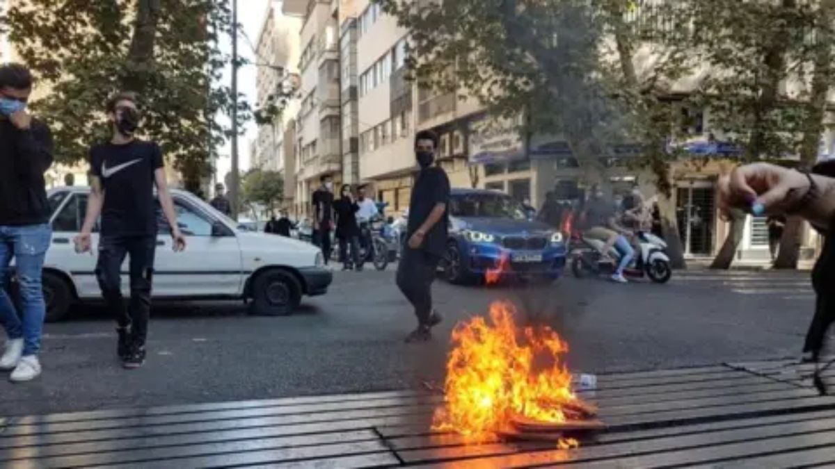 Fresh Clashes Kill Six During Iran Cost-of-Living Protests