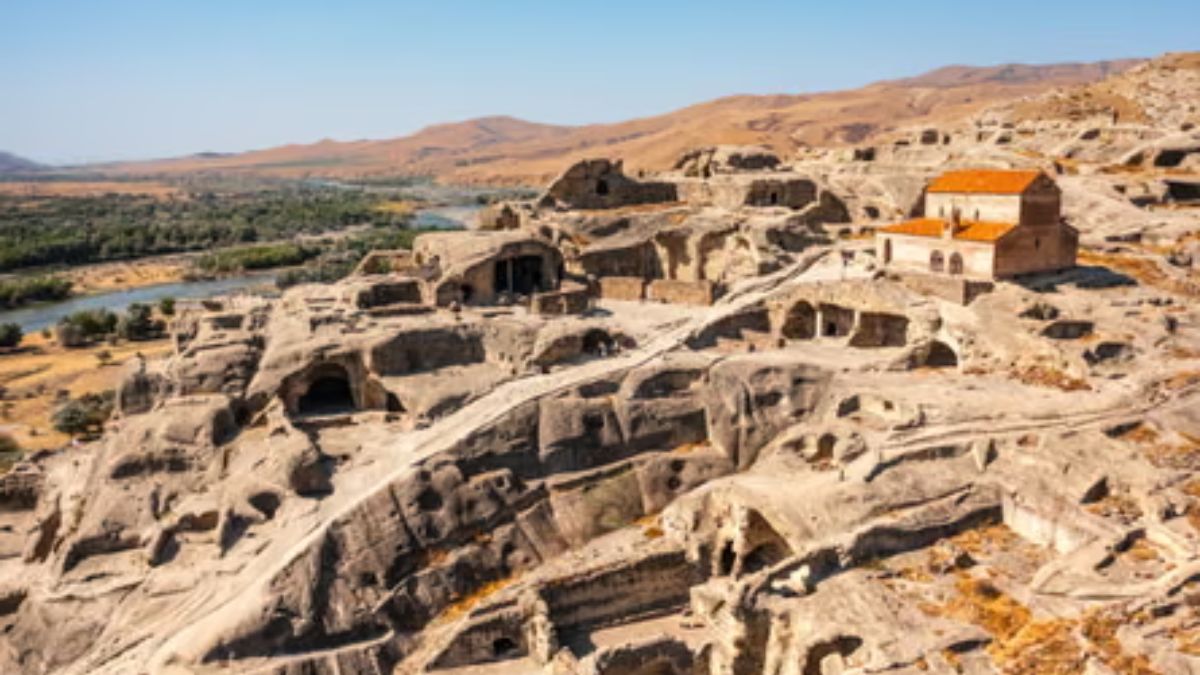 What Modern Technology Is Revealing About the Hidden Silk Road