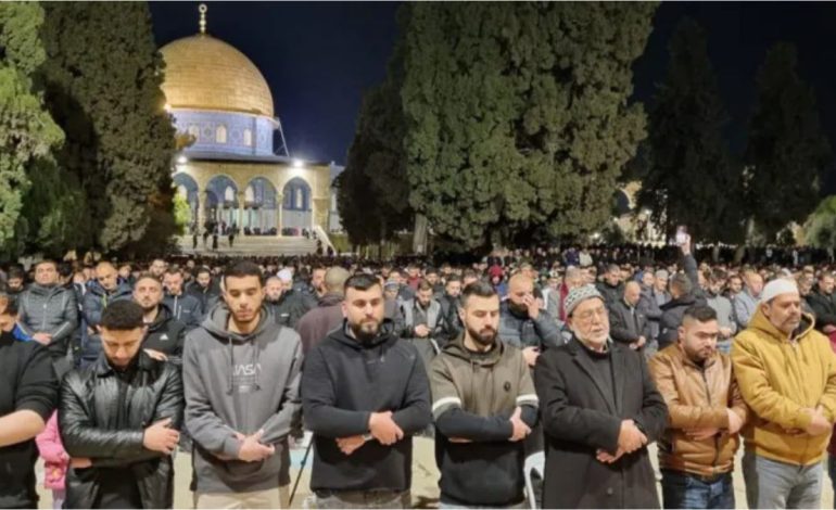 Al-Aqsa Mosque Welcomes 50,000 Faithful for Special Ramadan Prayers