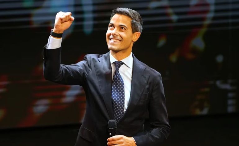 Netherlands gets world’s first openly gay PM Making history by taking oath at age 38