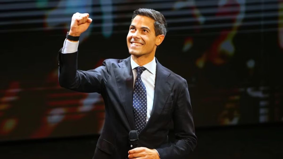 Netherlands gets world’s first openly gay PM Making history by taking oath at age 38