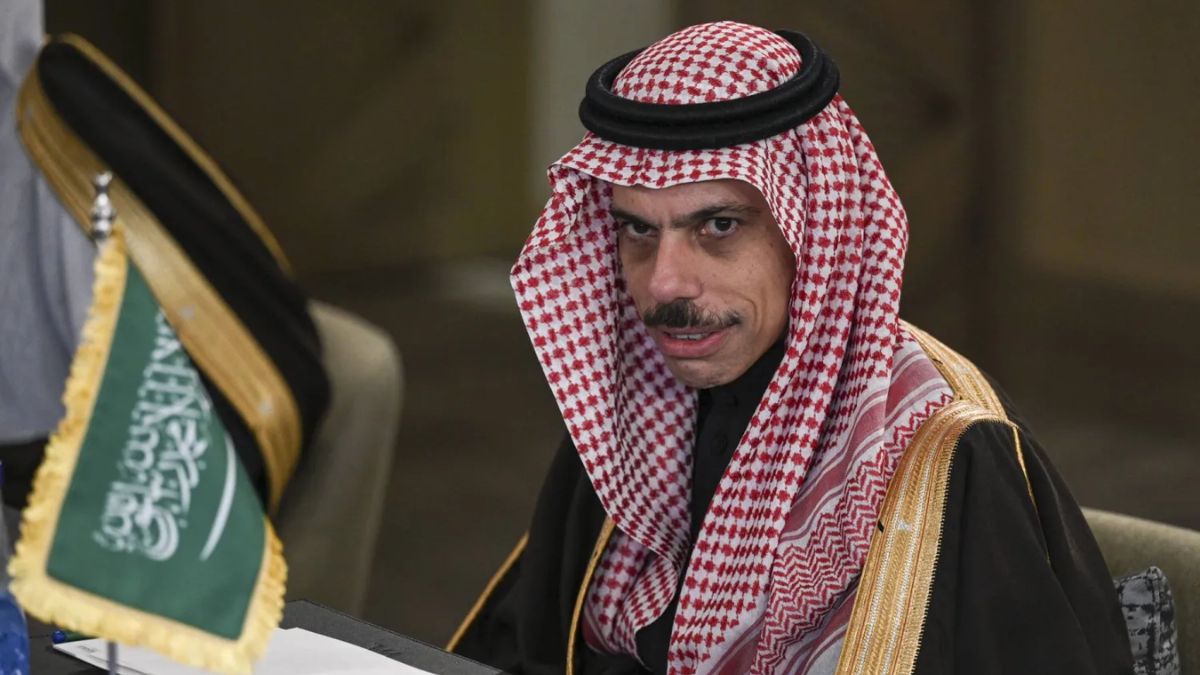 Saudi FM Holds Key Phone Conversations with Turkey, Oman and Egypt Officials