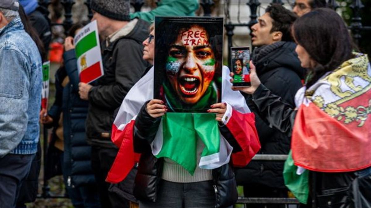 Iranian Protesters Who Escaped ‘Hell’ Now Follow the War from Exile