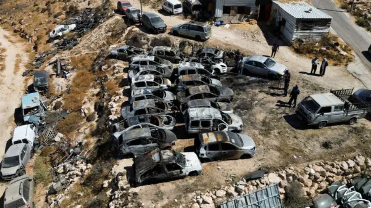Five Palestinians Injured After Israeli Settlers Attack Village in West Bank