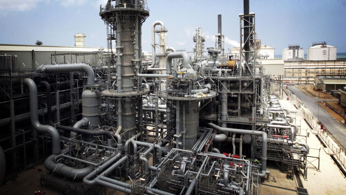 Qatar Blames Iran for LNG Hub Attack as UAE Halts Gas Operations