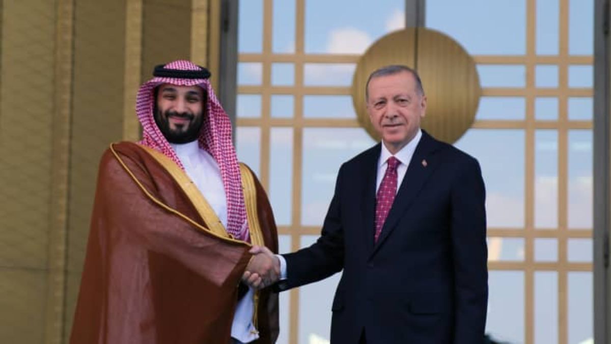 Saudi FM Meets Turkish President in Ankara, Signs New Visa Agreement