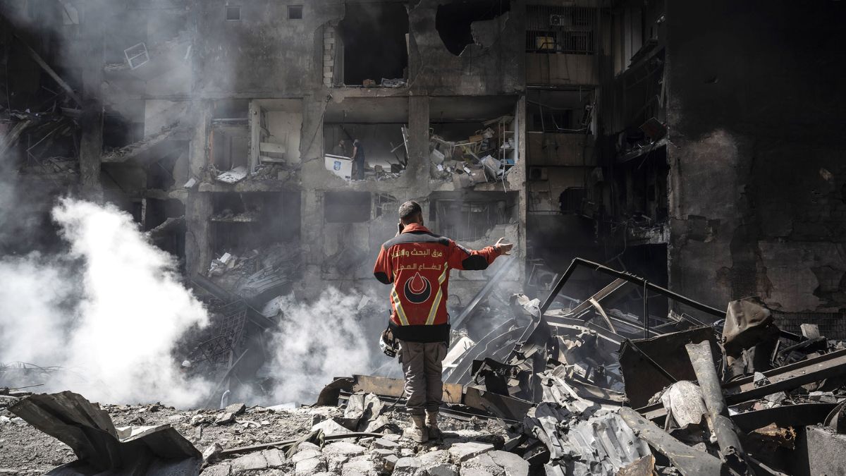 US and Iran Trade Fire as Fragile Truce Faces Collapse
