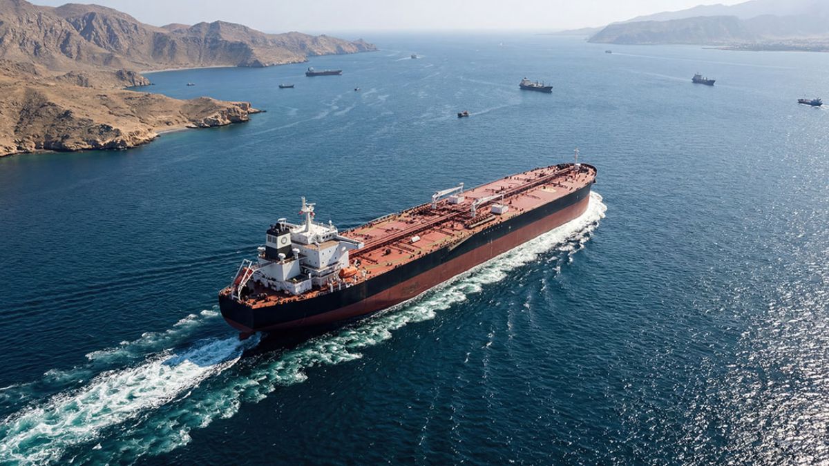 Iran Stops Three Oil Tankers in Hormuz: Regional Tensions and Market Impact