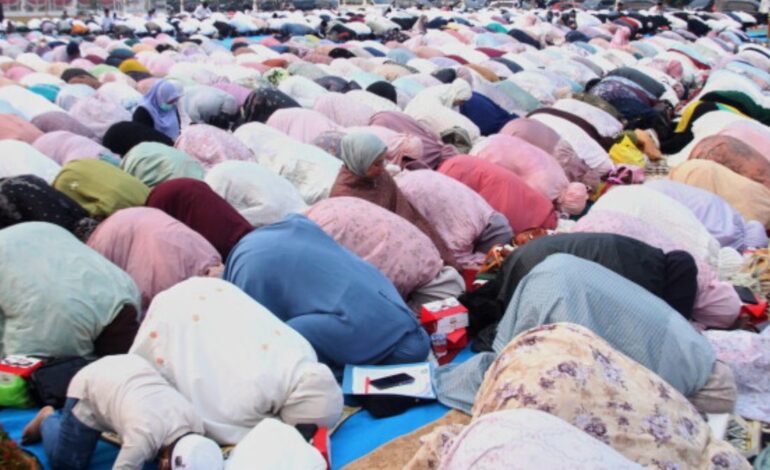 Indonesia Battles Wildfires as Residents Pray for Much-Needed Rain