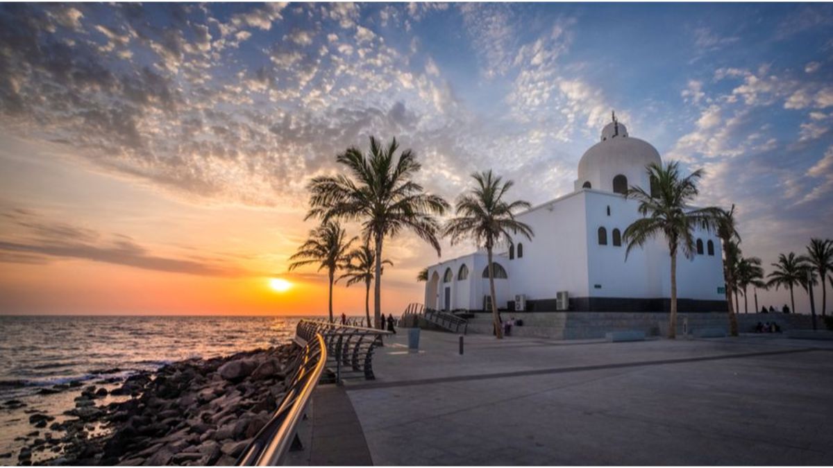 Jeddah Beaches and Waterfronts Attract Summer Crowds