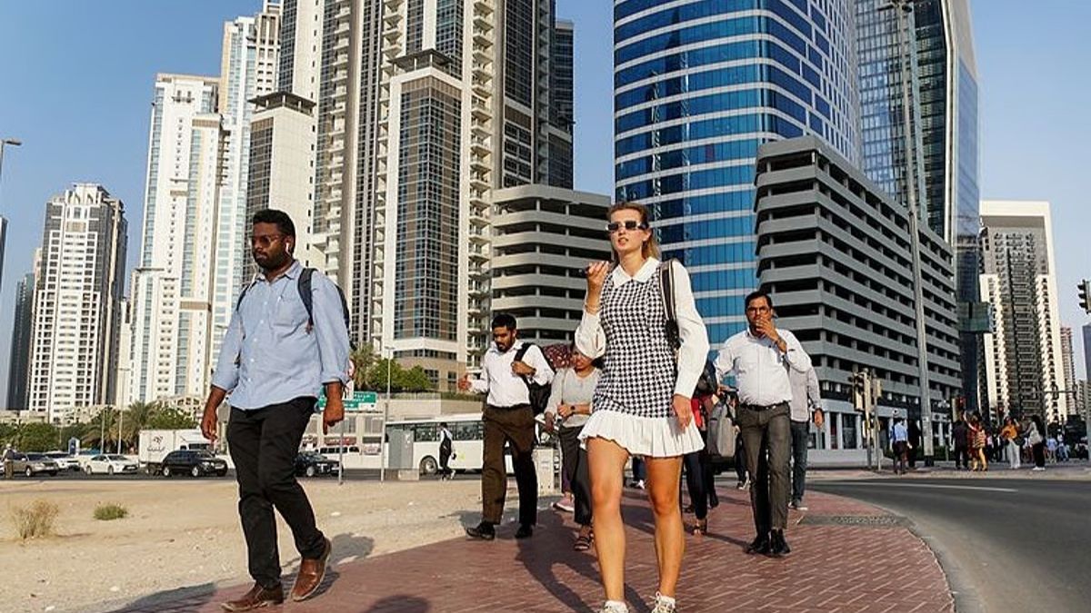 How UAE Employees Can Turn Annual Leave Into 6 Extra Days Off This Year