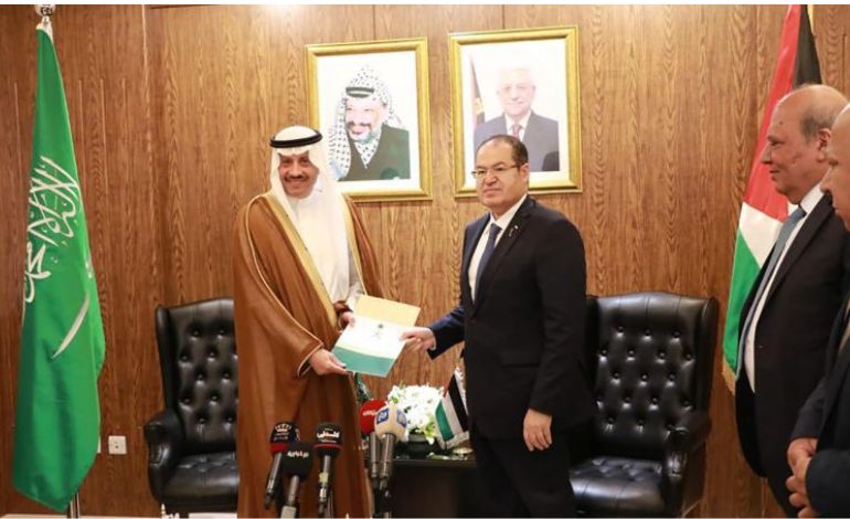Governor Holds Meeting With Palestinian Consul General in Jeddah
