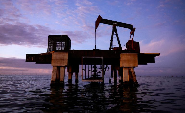 Crude Oil Prices Climb More Than 2% Amid Growing Mideast Supply Fears