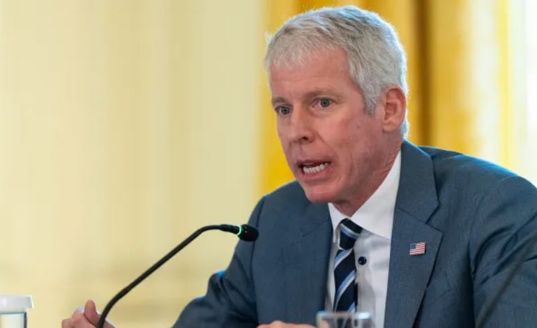 Energy Secretary Defends US Policy on Venezuelan Oil
