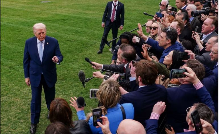 Major US Networks Suspend Trump Coverage Over White House Ban
